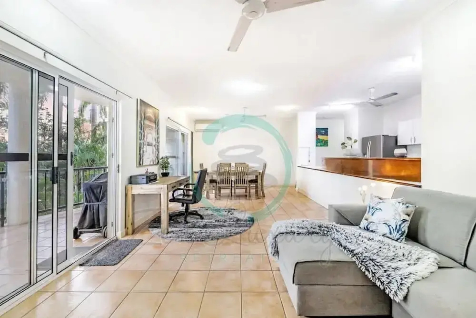 ZEN FORESHORE - 2 Bedroom Apt with Pool