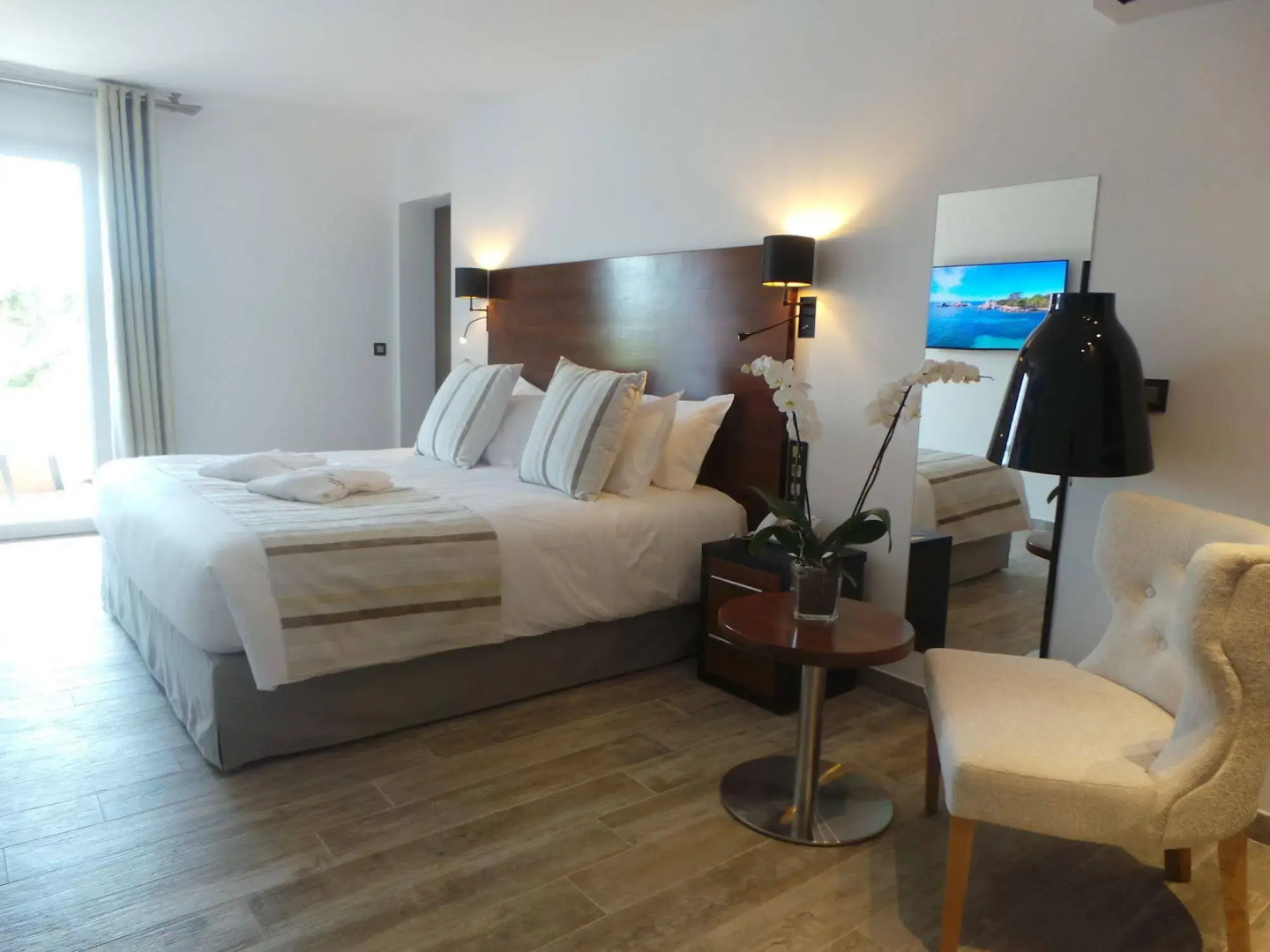 Isulella Hotel & restaurant