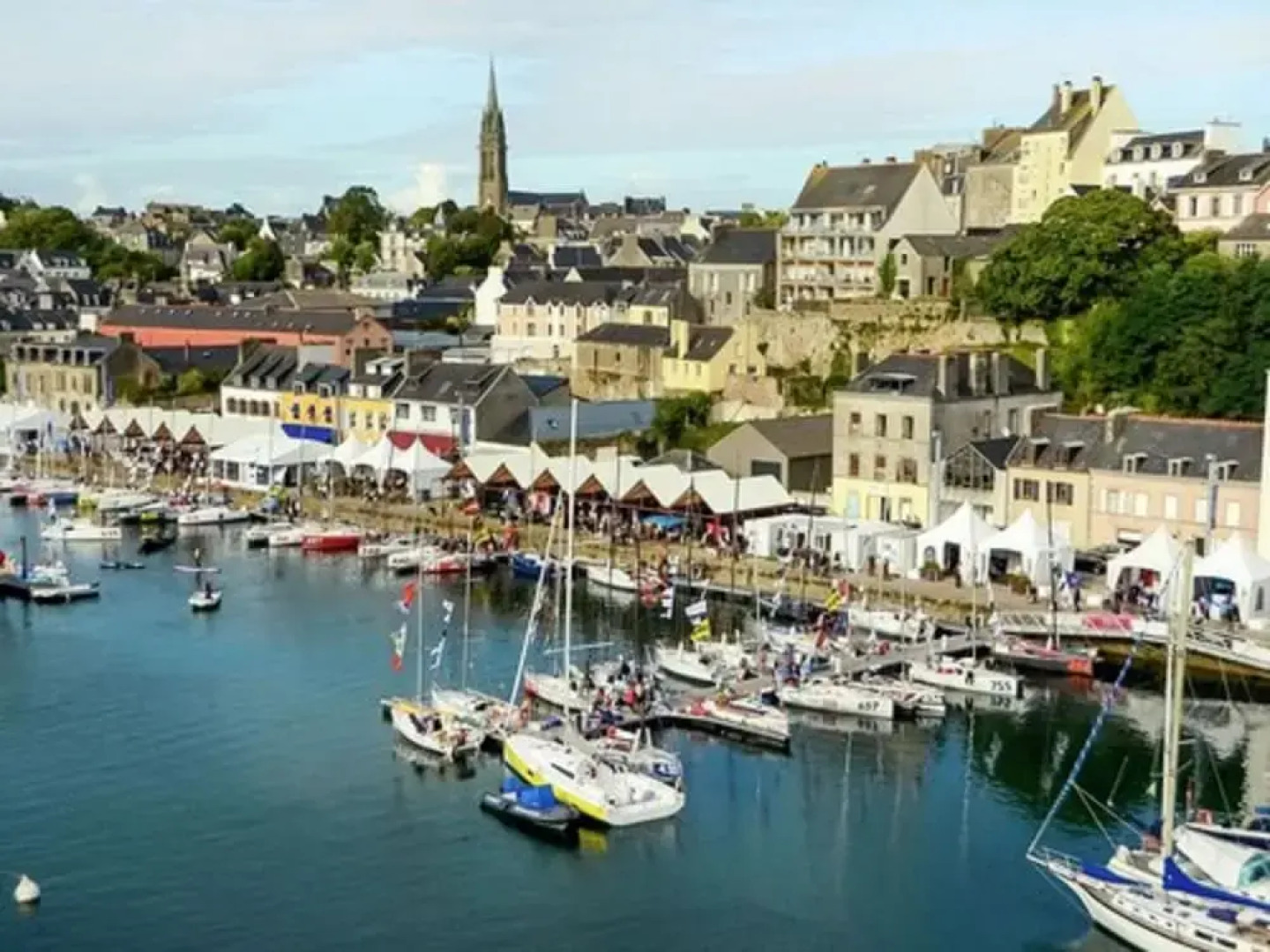 Rural holiday home near beach, culture and recreation in the tip of Brittany