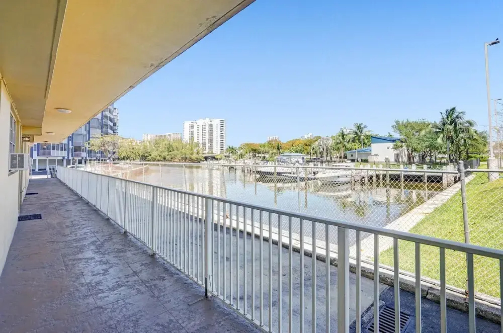 Gorgeous River-view Apartment Hallandale Beach :)