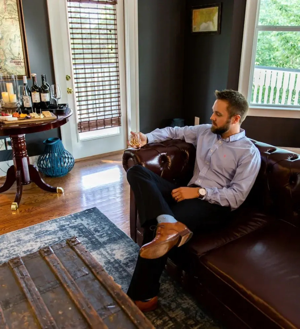 AVA House Bed & Breakfast