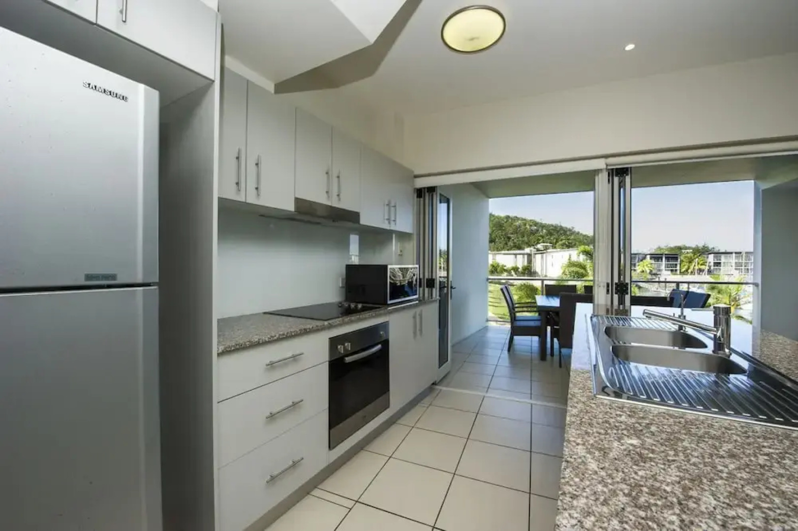 Beachside Magnetic Harbour Holiday Apartments