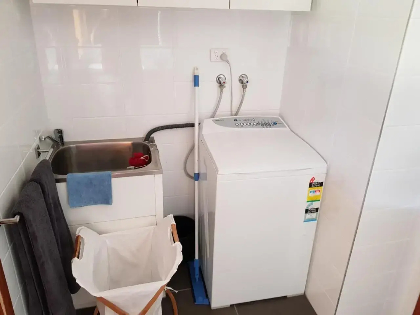 Portarlington beach shack 50 metres to the water