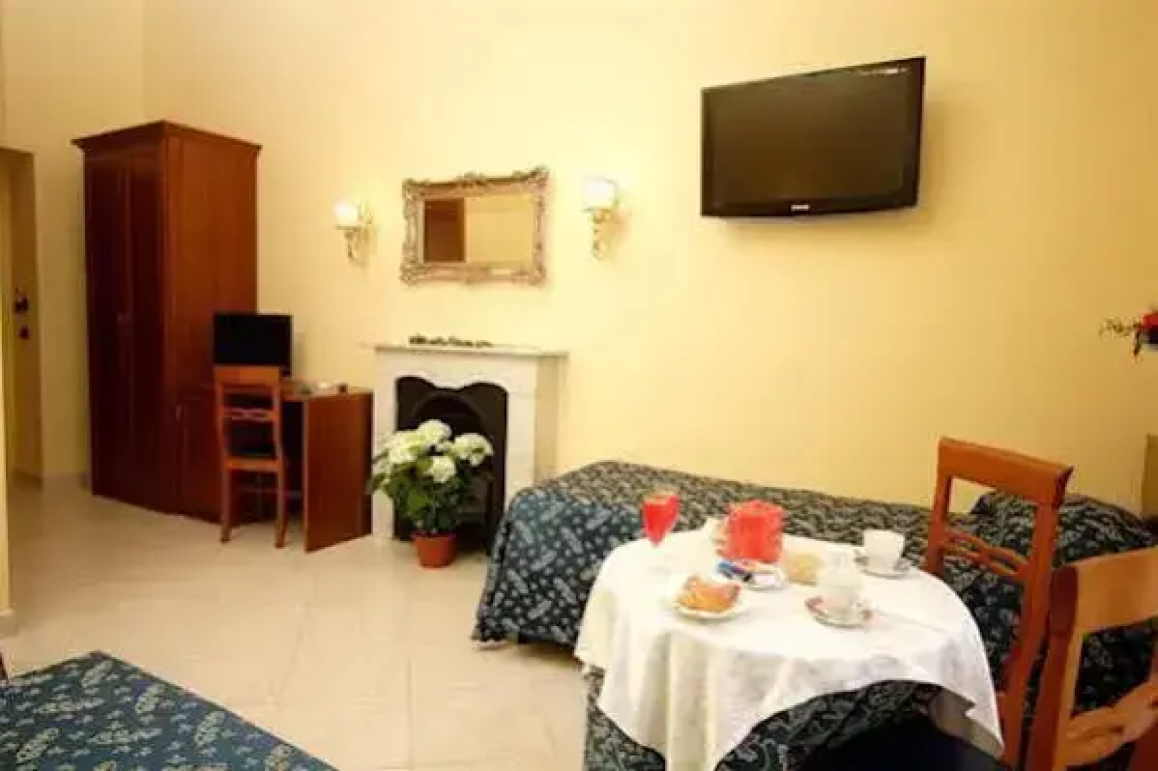 Caroline Suite