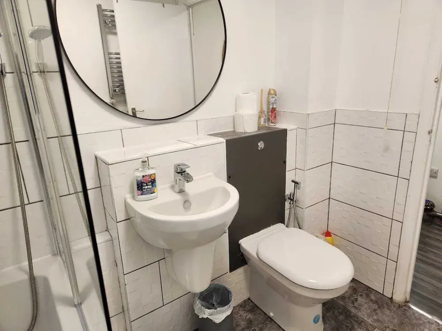 Grays Apartment With City Views Lakeside Shopping