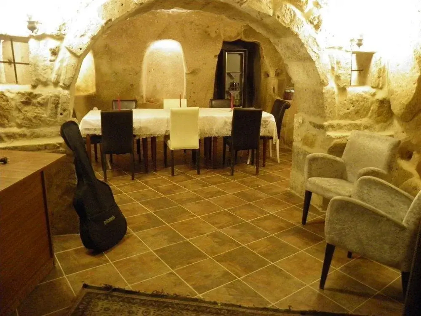 AkCave Suites & Resort