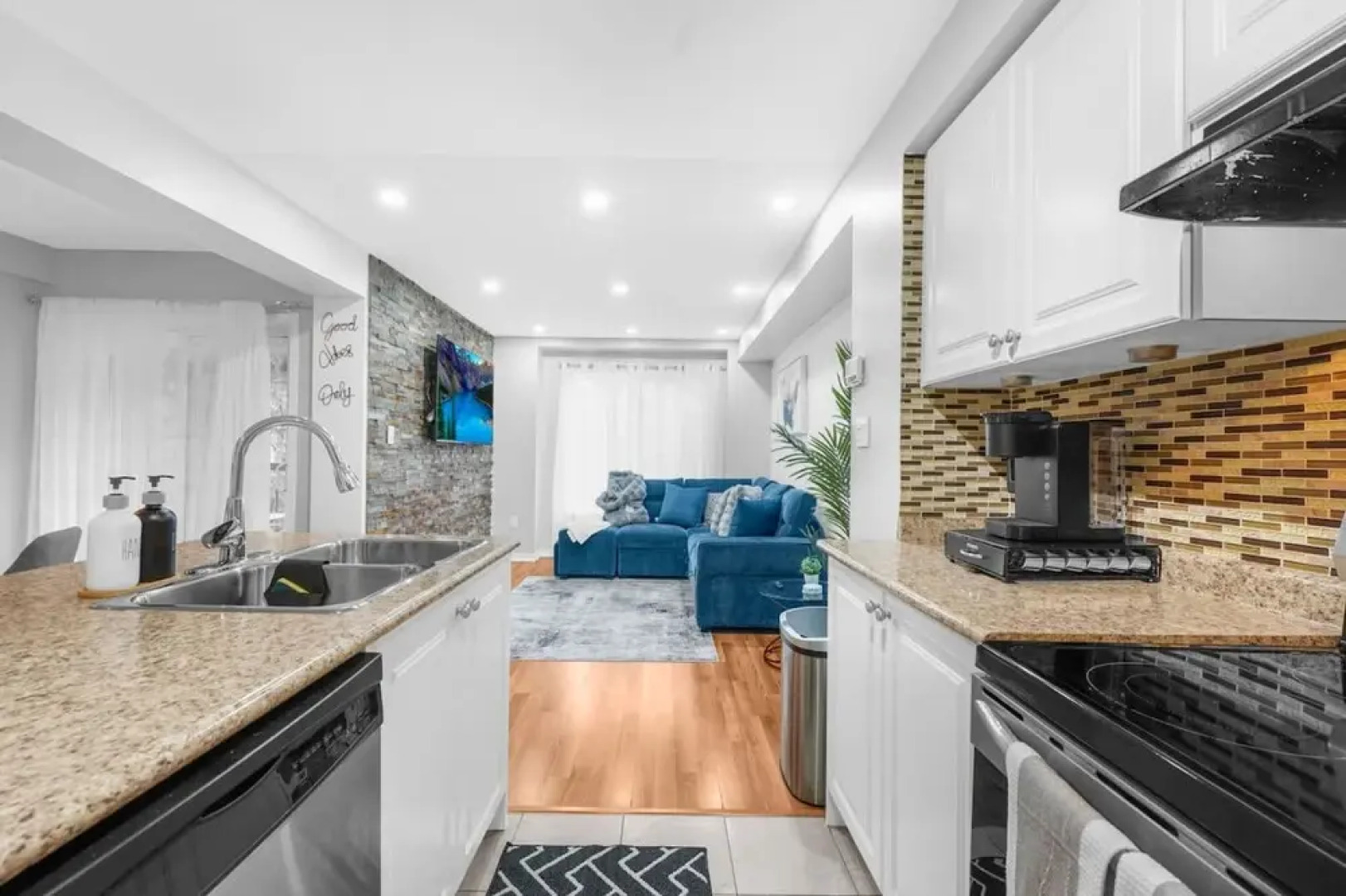 Chic 2BR House Newly Renovated Central Spot