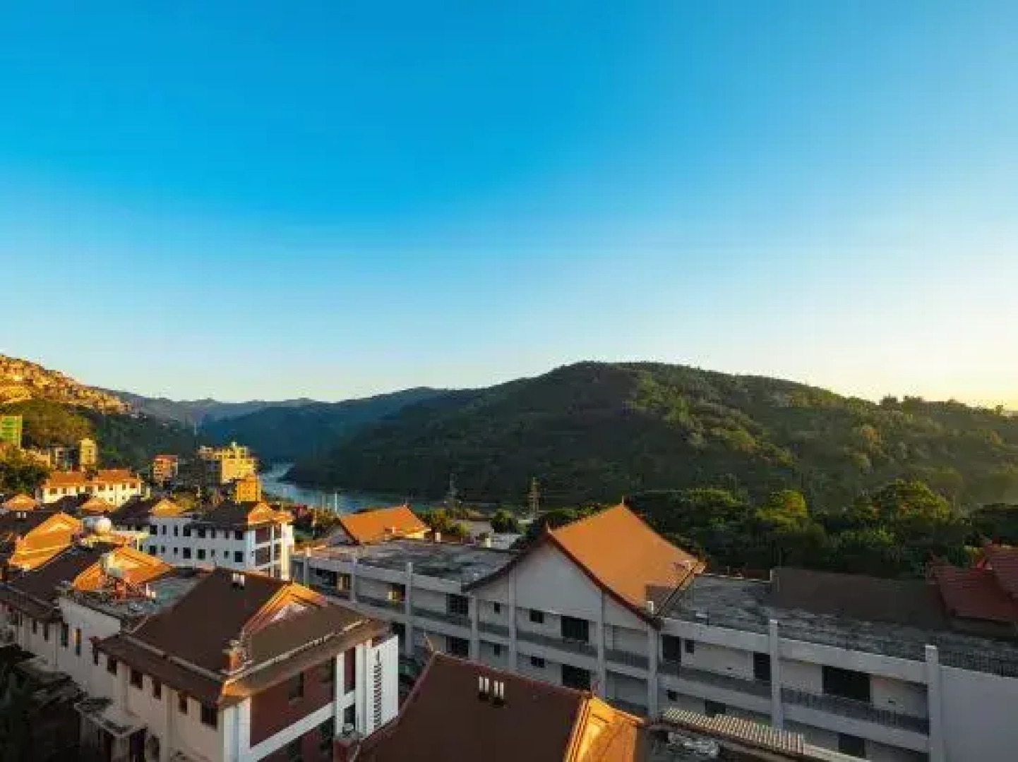 Guilai Xiaoyuan River View Hotel