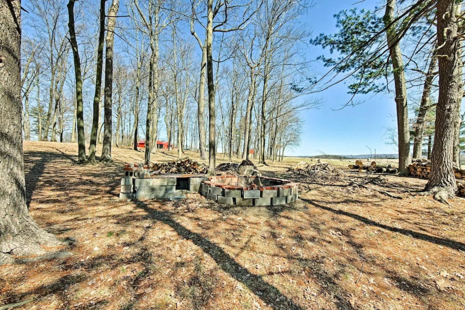 180-acre Farm: 'the Lodge' in Klingerstown!