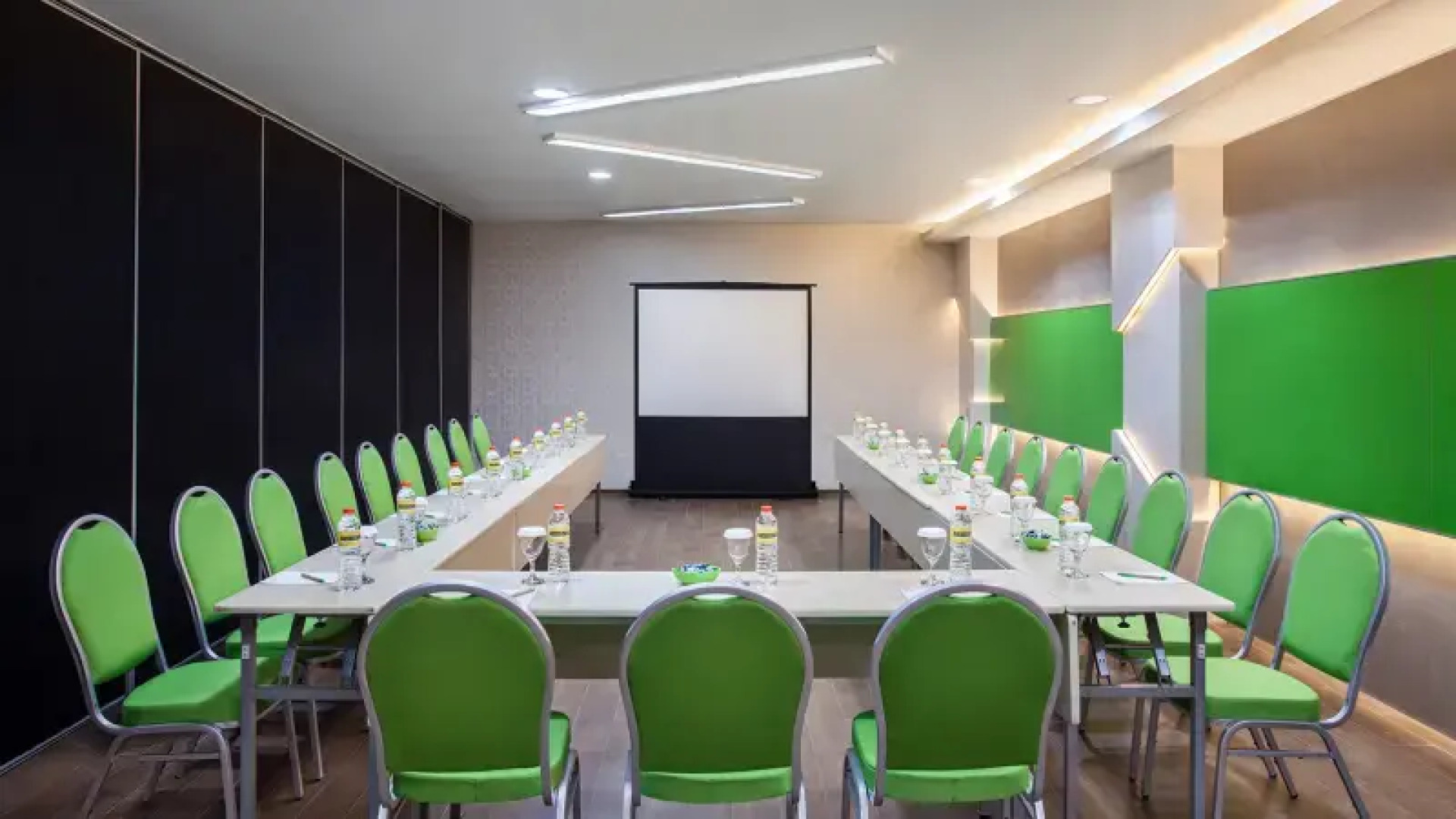 MaxOneHotels at Tidar Surabaya