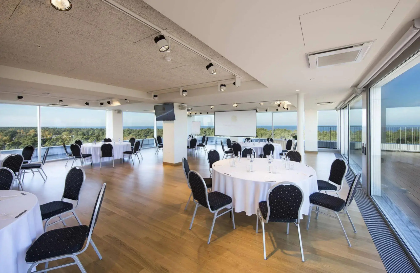 Hotel Lielupe by SemaraH