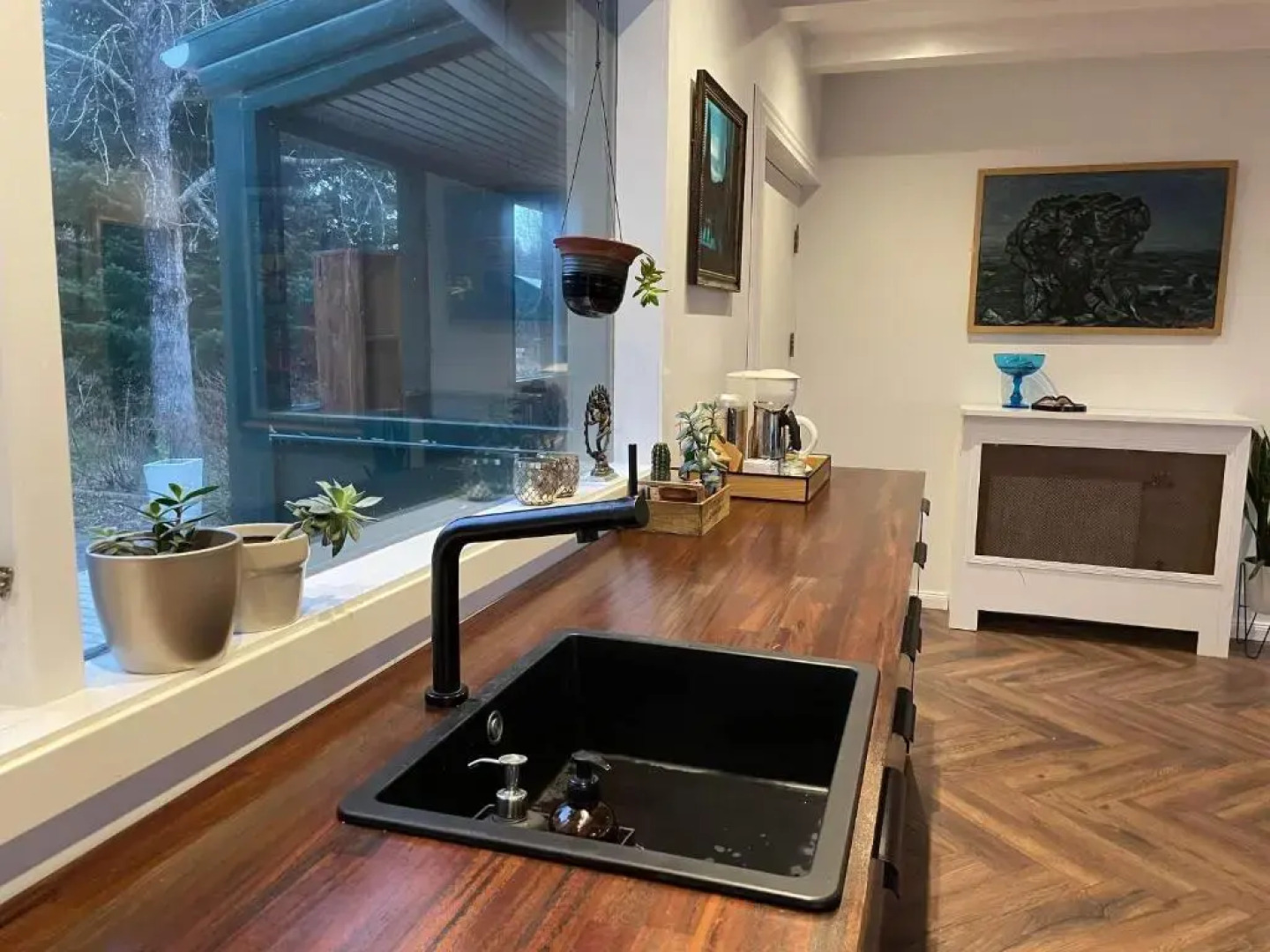 Enchanting country home with backyard hotspring