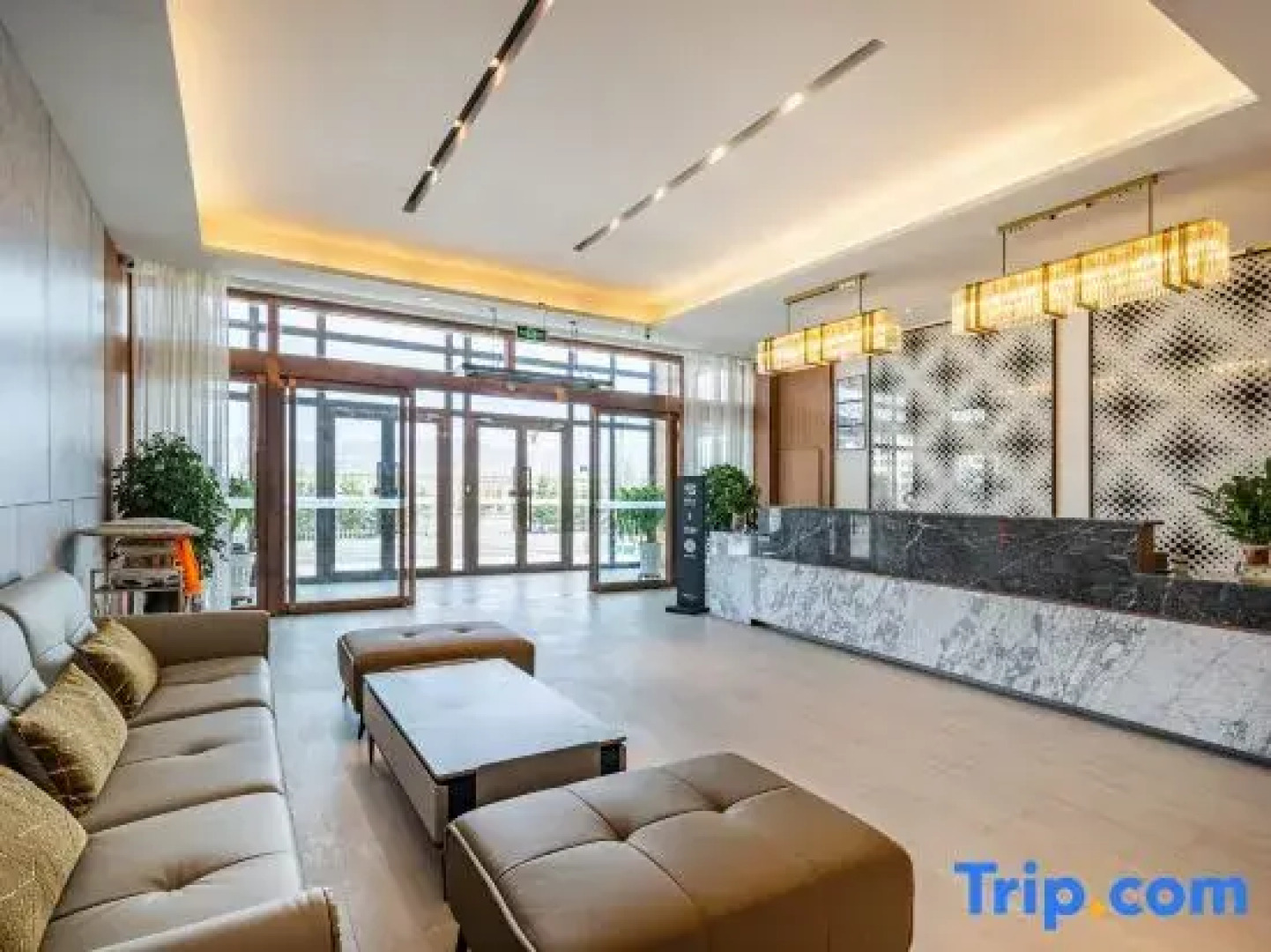 Rezen Select Hotel (Chaka Salt Lake)