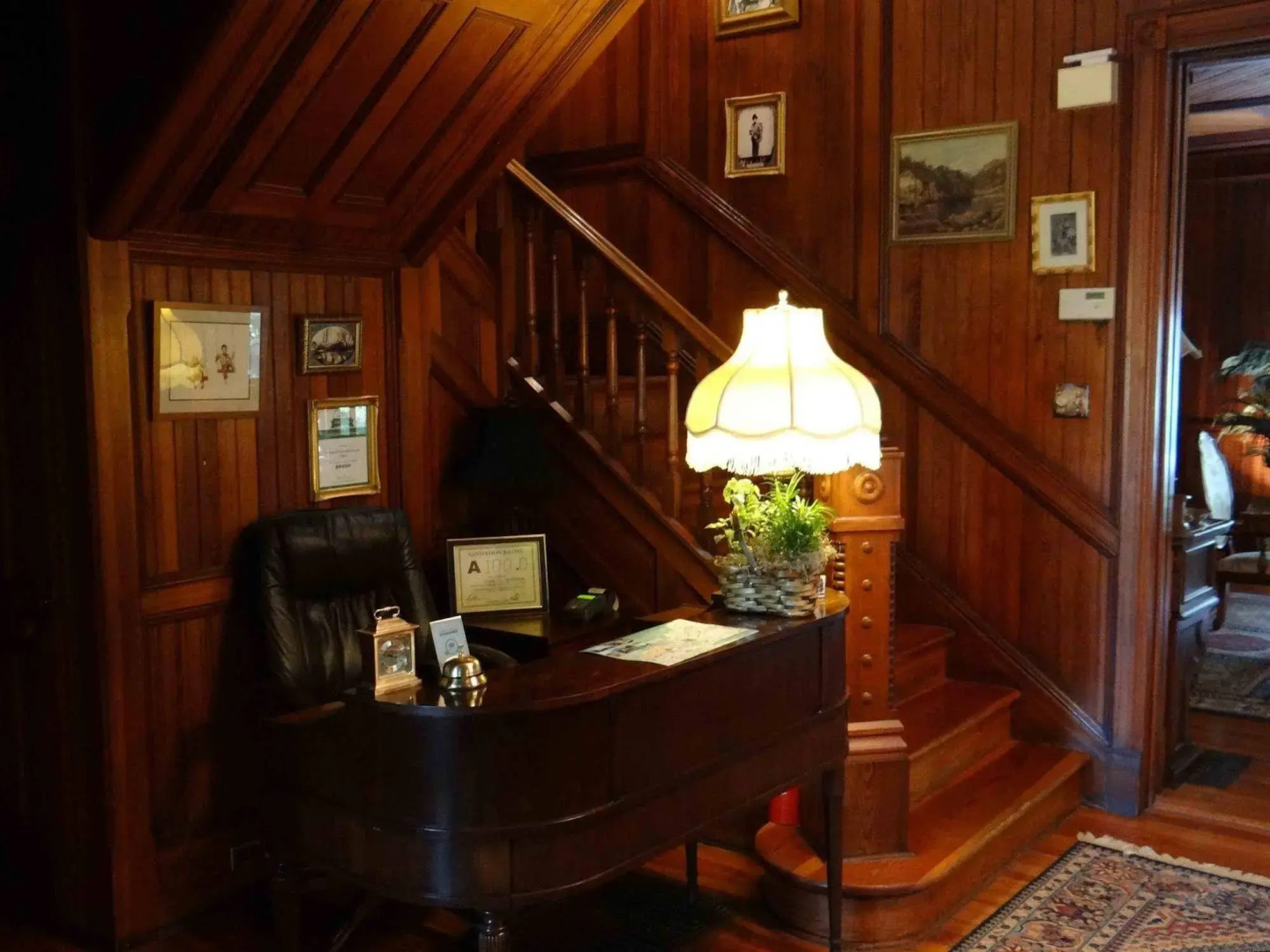 Engadine Inn & Cabins