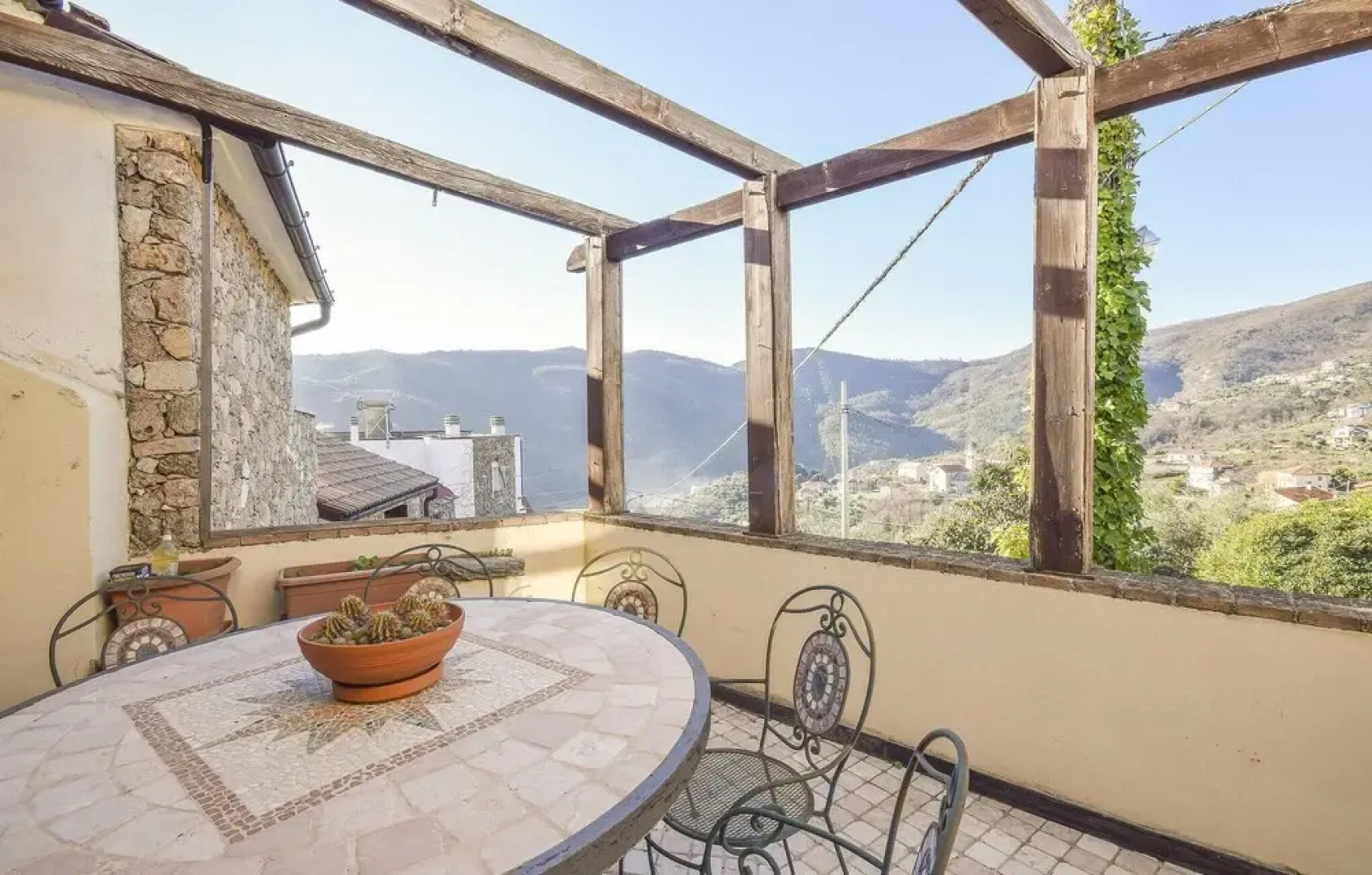 Stunning Home in Vado Ligure With 2 Bedrooms and Wifi