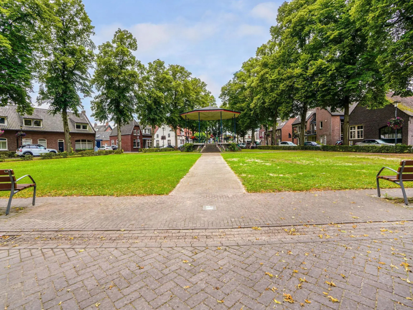 Scenic Escape With Garden