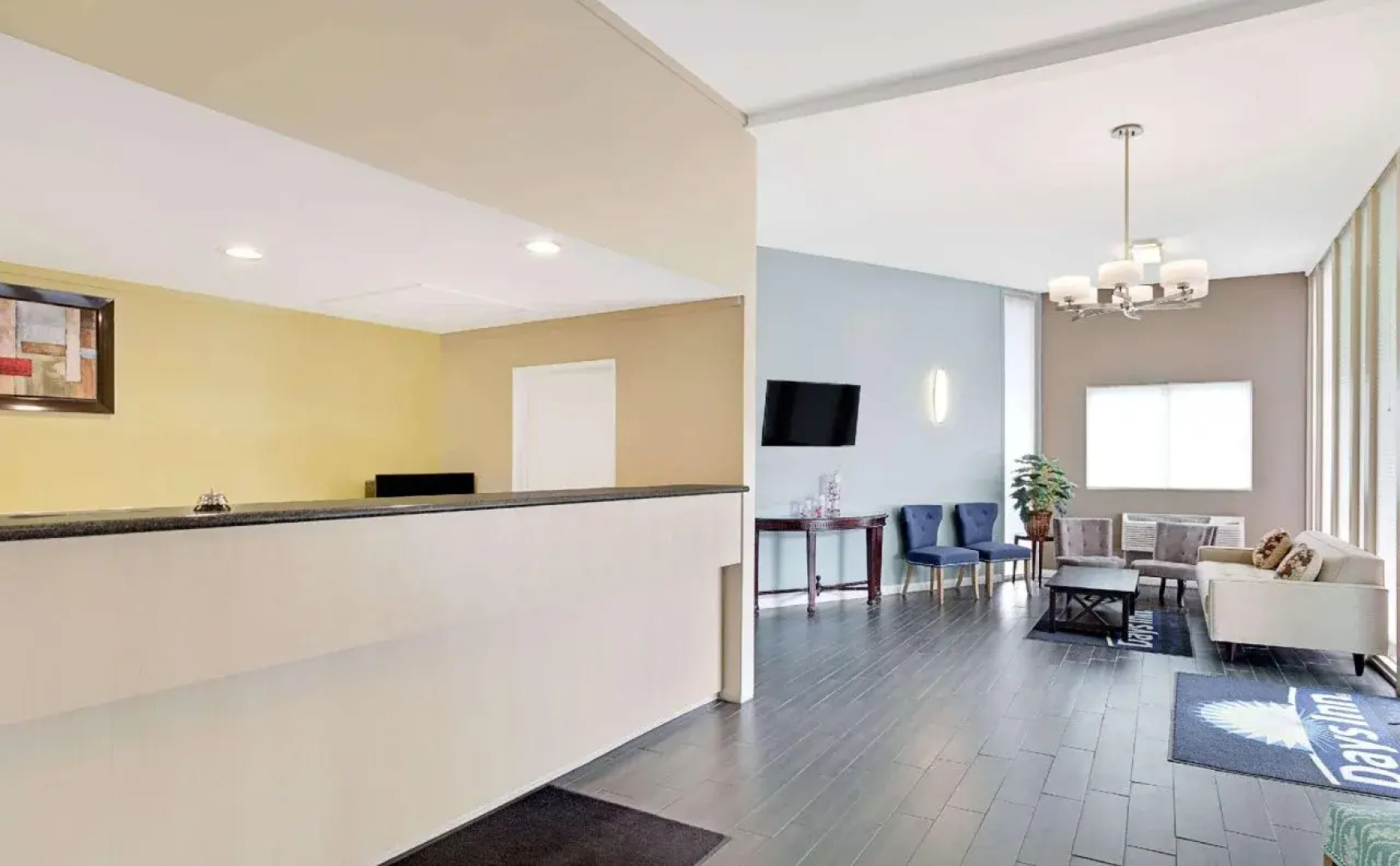 MC Pacific Inn & Suites