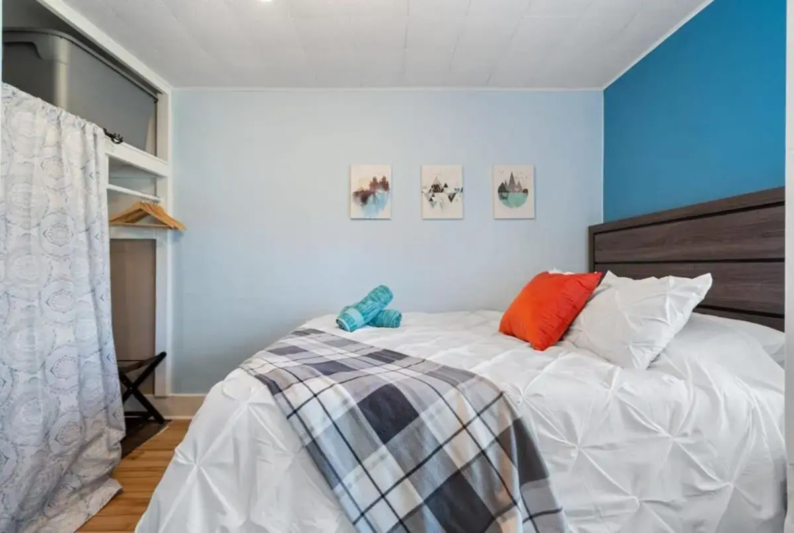 Dino Cave l Walk to Downtown l Fire Pit & BBQ I TV