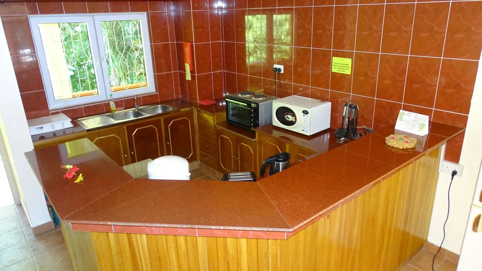 Reef Holiday Apartments