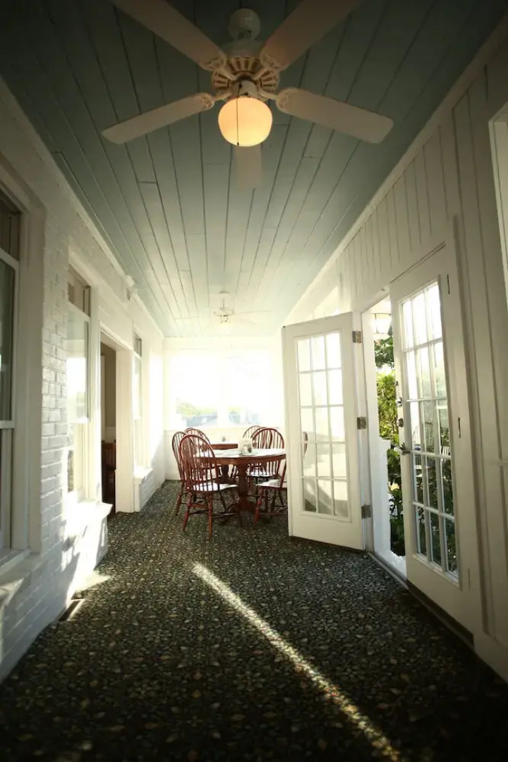 Stone Mountain Manor