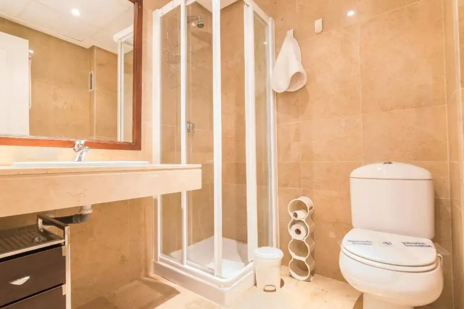 2233-Lovely 2 bedrooms on the beach, pool and port