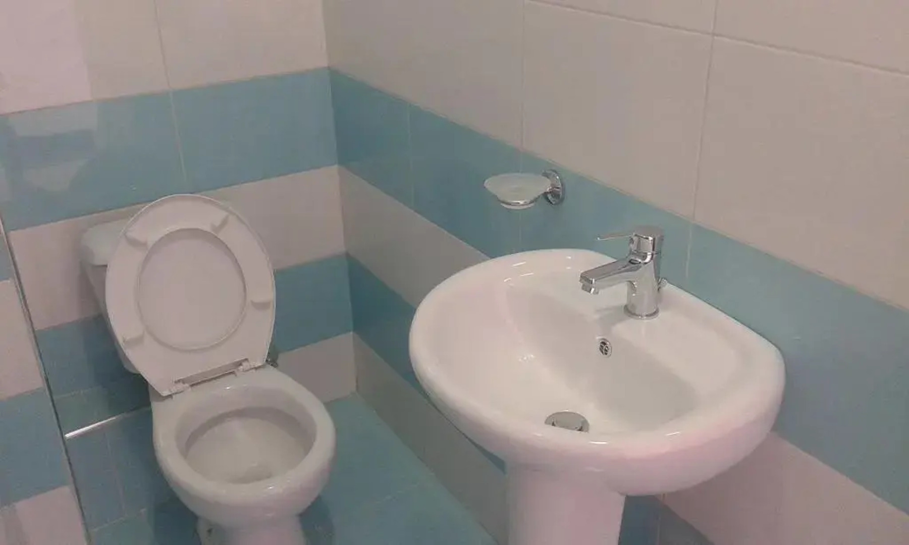 Kalemi's Beachside Hotel