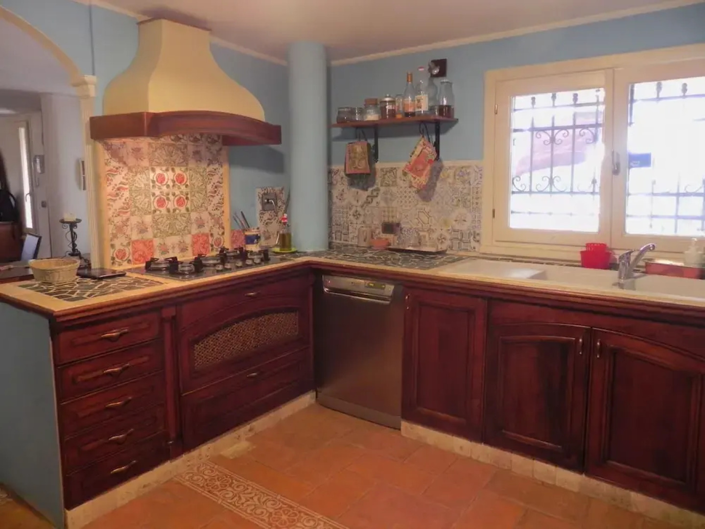 Holiday Home with Private Swimming Pool near Sea