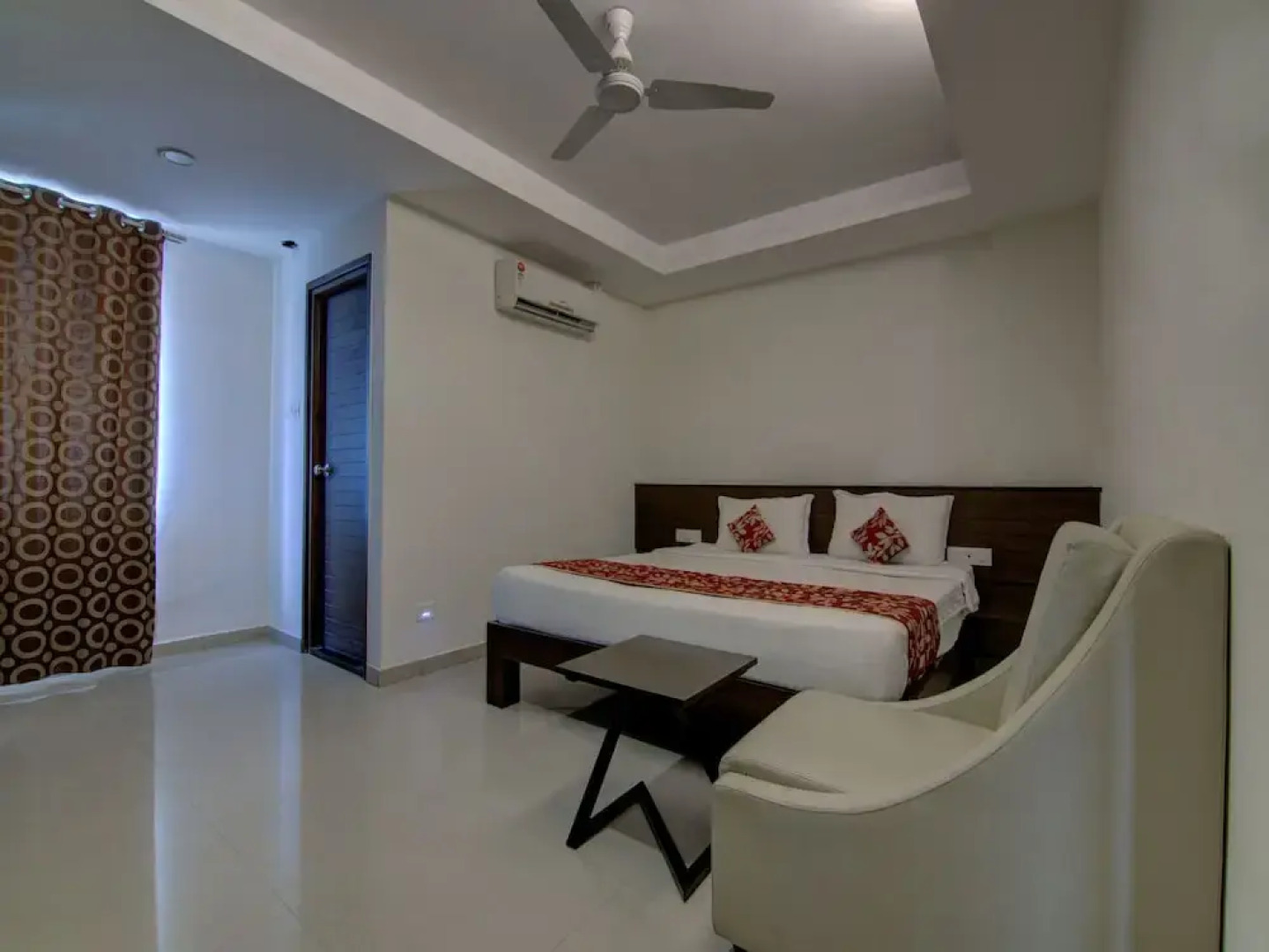 OYO 15108 Hotel Galaxy Inn