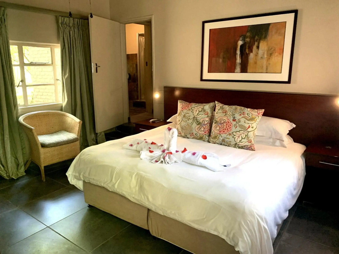 Shangri-La Country Hotel