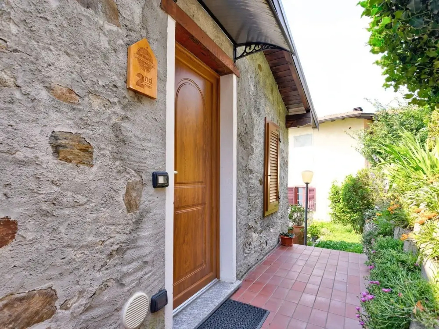 Modern Holiday Home with Swimming Pool in Gravedona