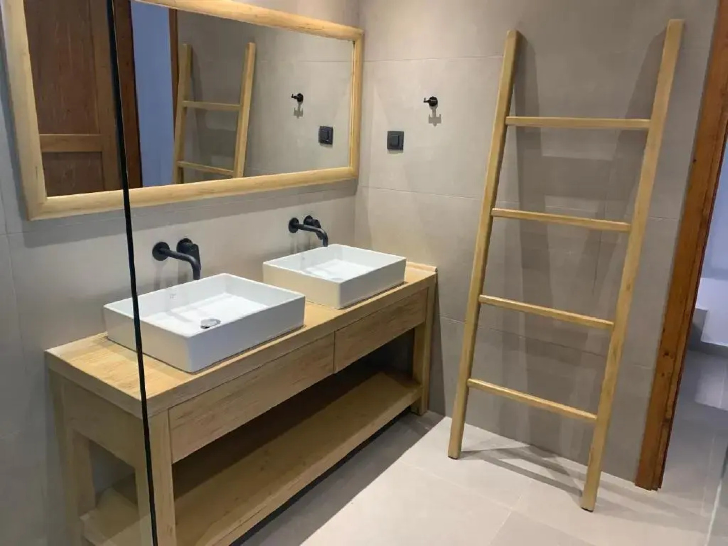 Cato Agro 5, Seafront Villa with Private Pool