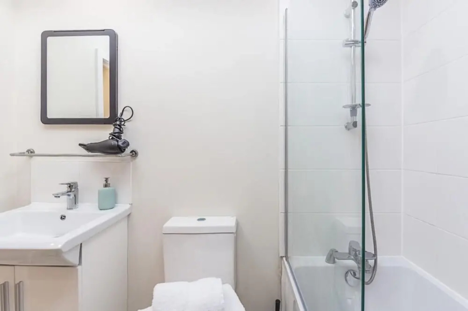 Luxurious Modern One Bedroom Apartment