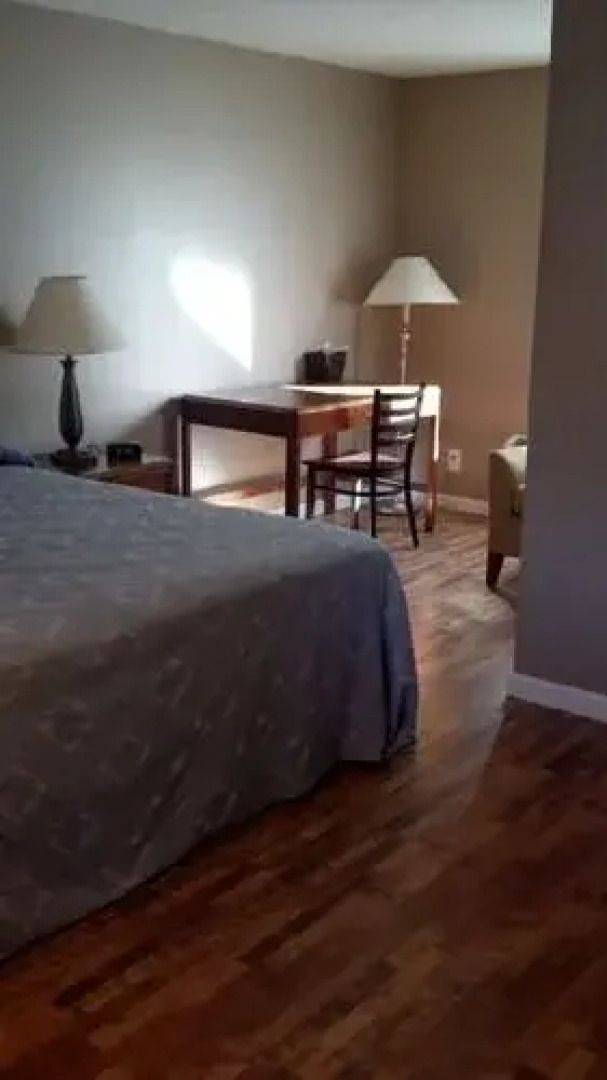 Edmond's Au Gres Inn