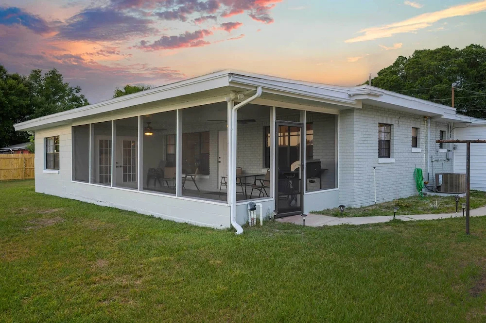 Hook, Line & Leisure: Lakefront Gem, 2 Mi to Dtwn