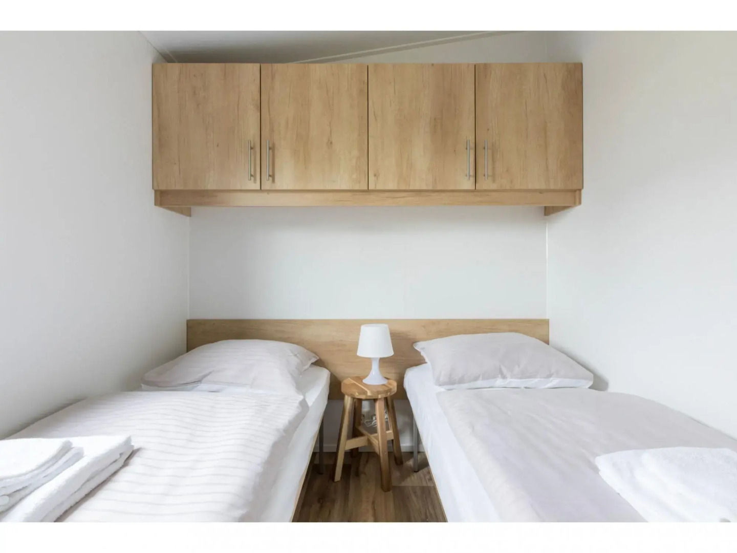 Chalet in Vrouwenpolder Near Banjaard Beach