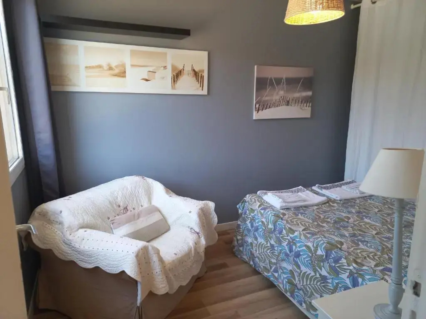 60 m2 , 2 chambres, très calme, plage et commerces à 3 minutes à pied, WIFI fibre optique et parking gratuit