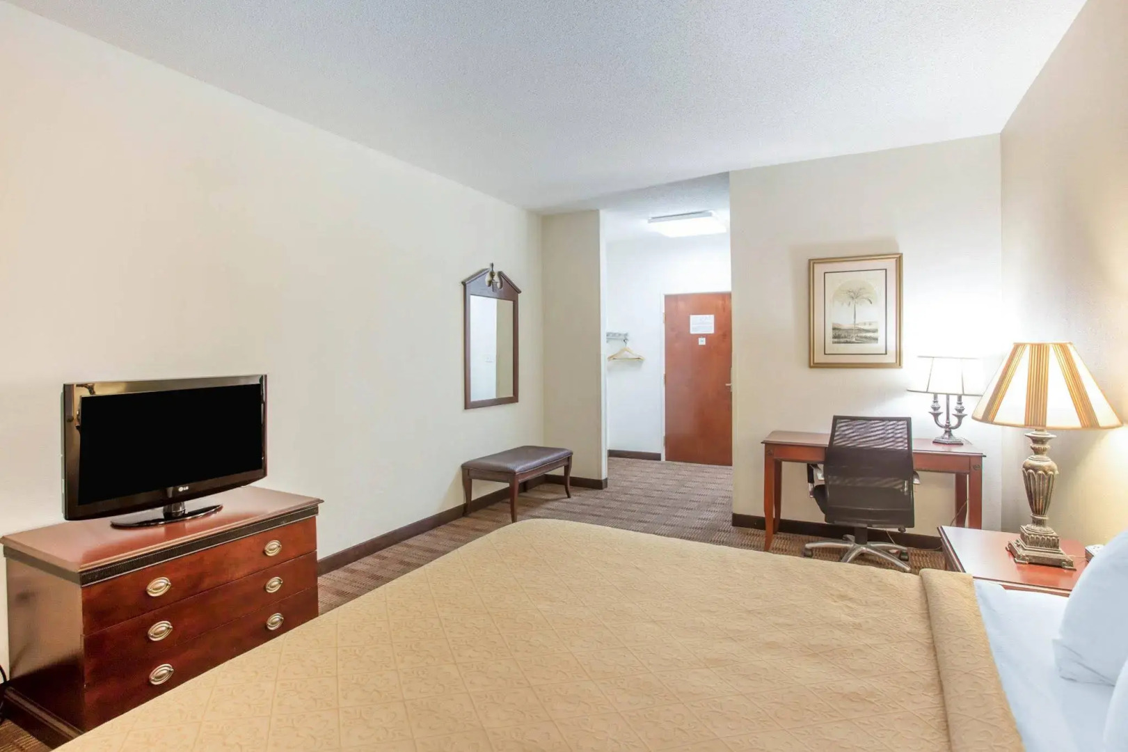 Comfort Inn & Suites Patriots Point