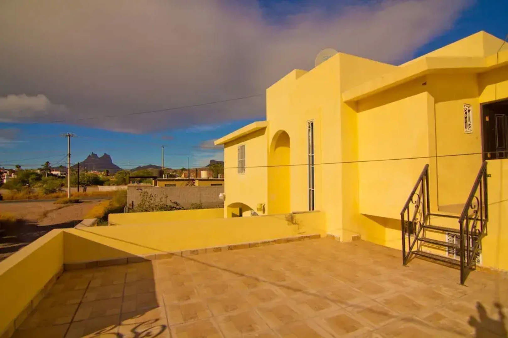 Sexta Seccion 117 3 BR by Casago