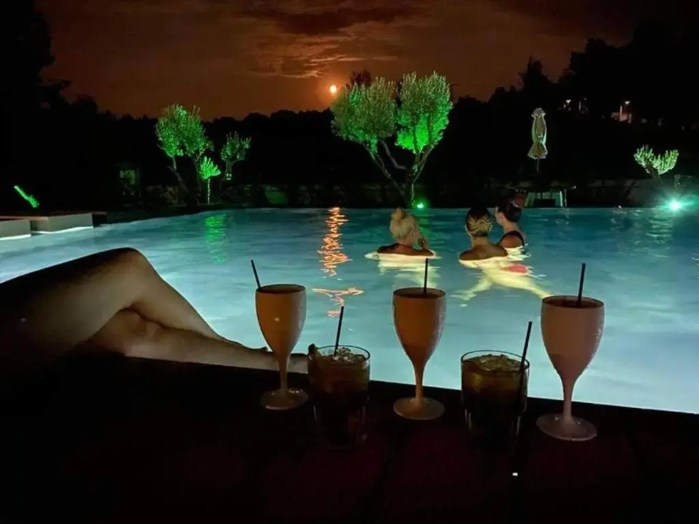 Sani More & Sani Woods