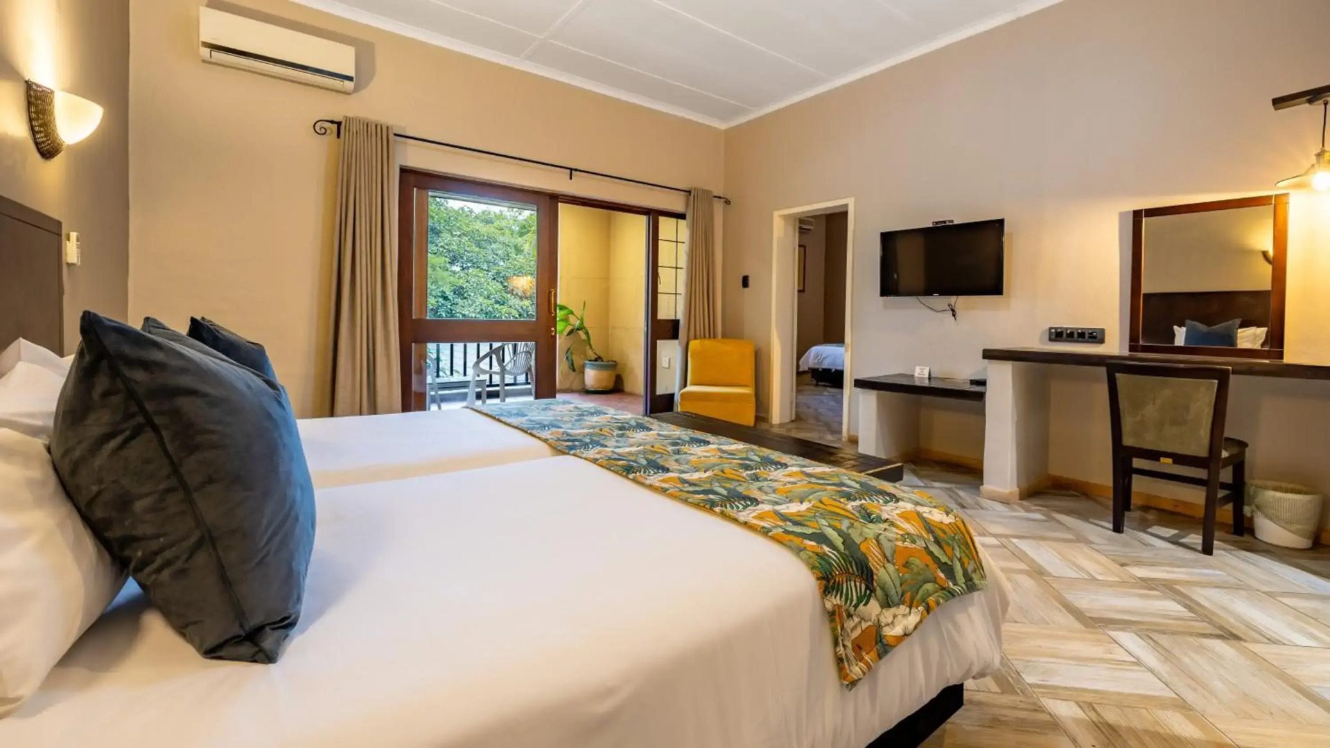 Hotel Numbi and Garden Suites