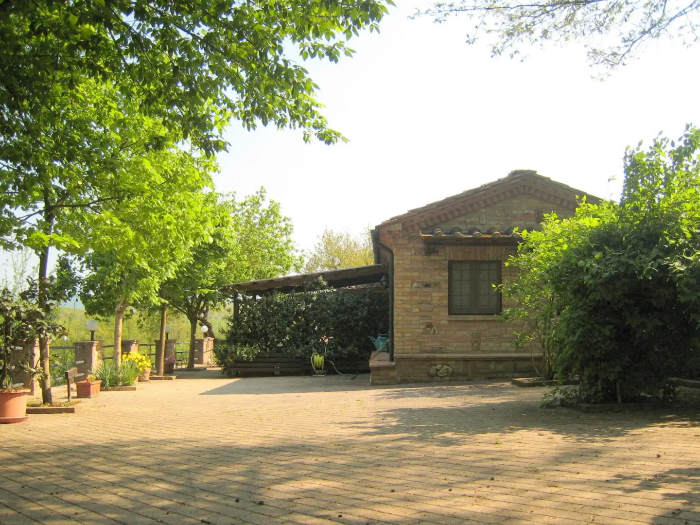 Tuscan Charm: Frassini Cottage