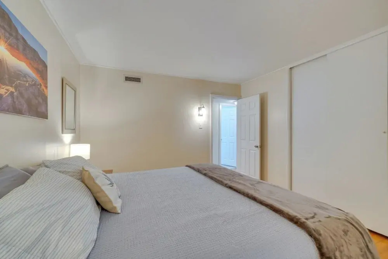 Oak Ridge Retreat w/ Porch < 1 Mi to Downtown