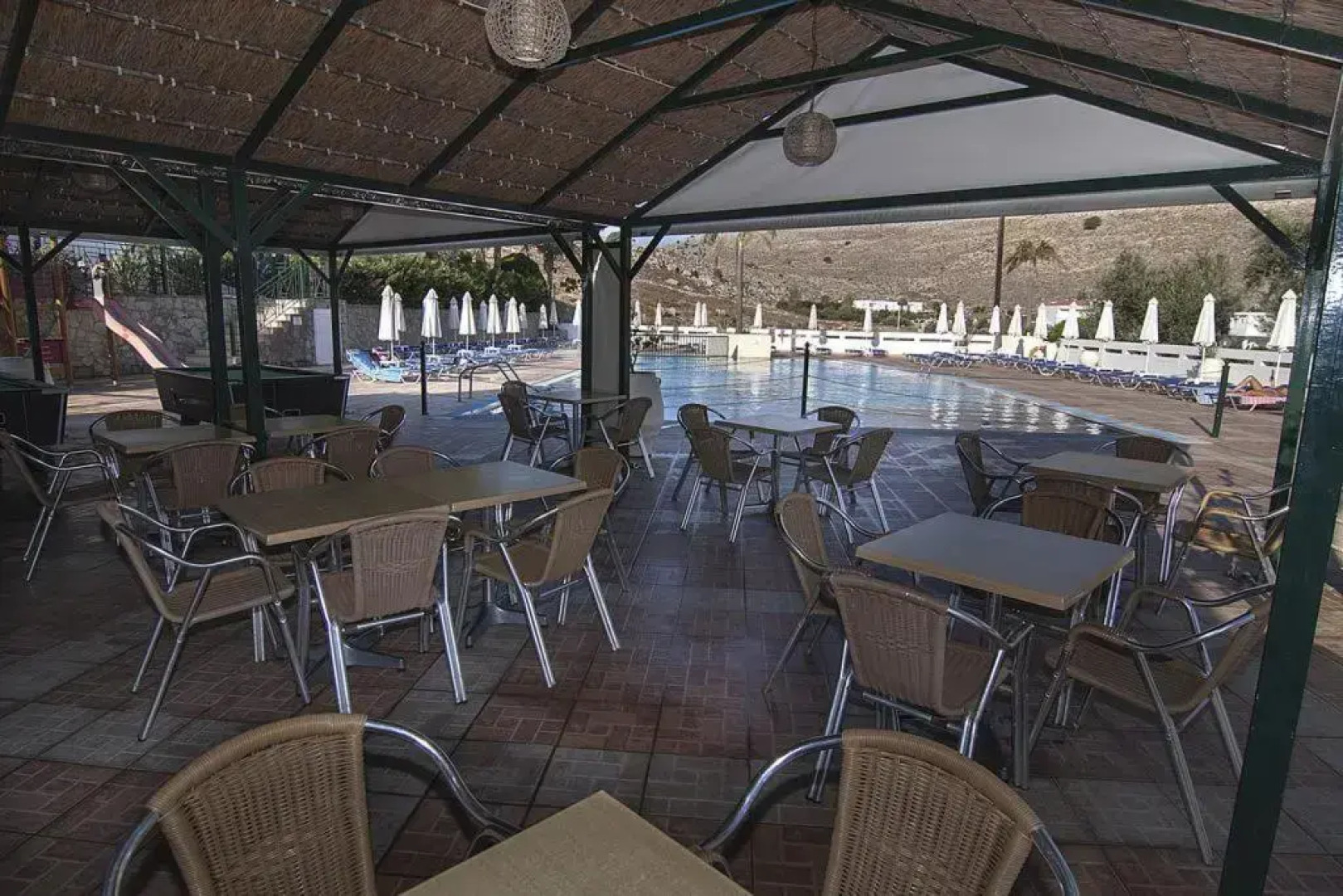 Lambis Studios & Apartments