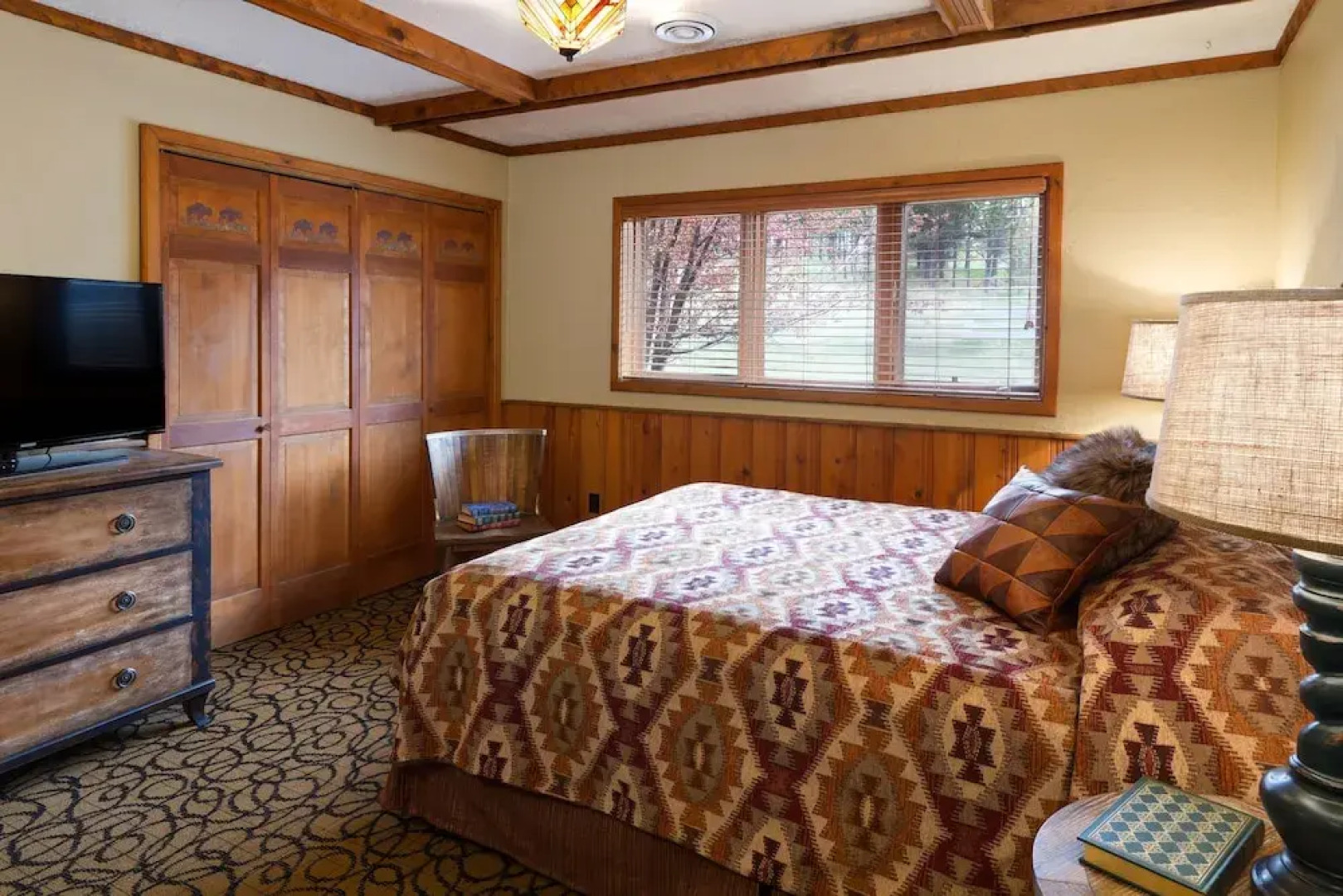 Rock Crest Lodge And Cabins