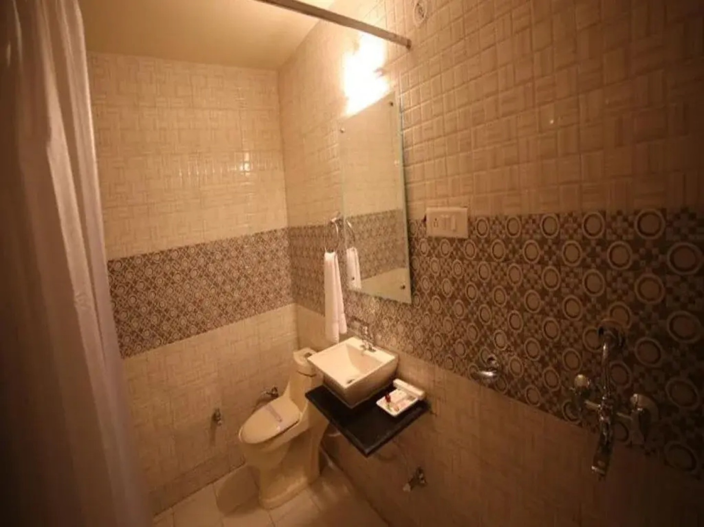 Royal Rosette Lake View Boutique Hotel