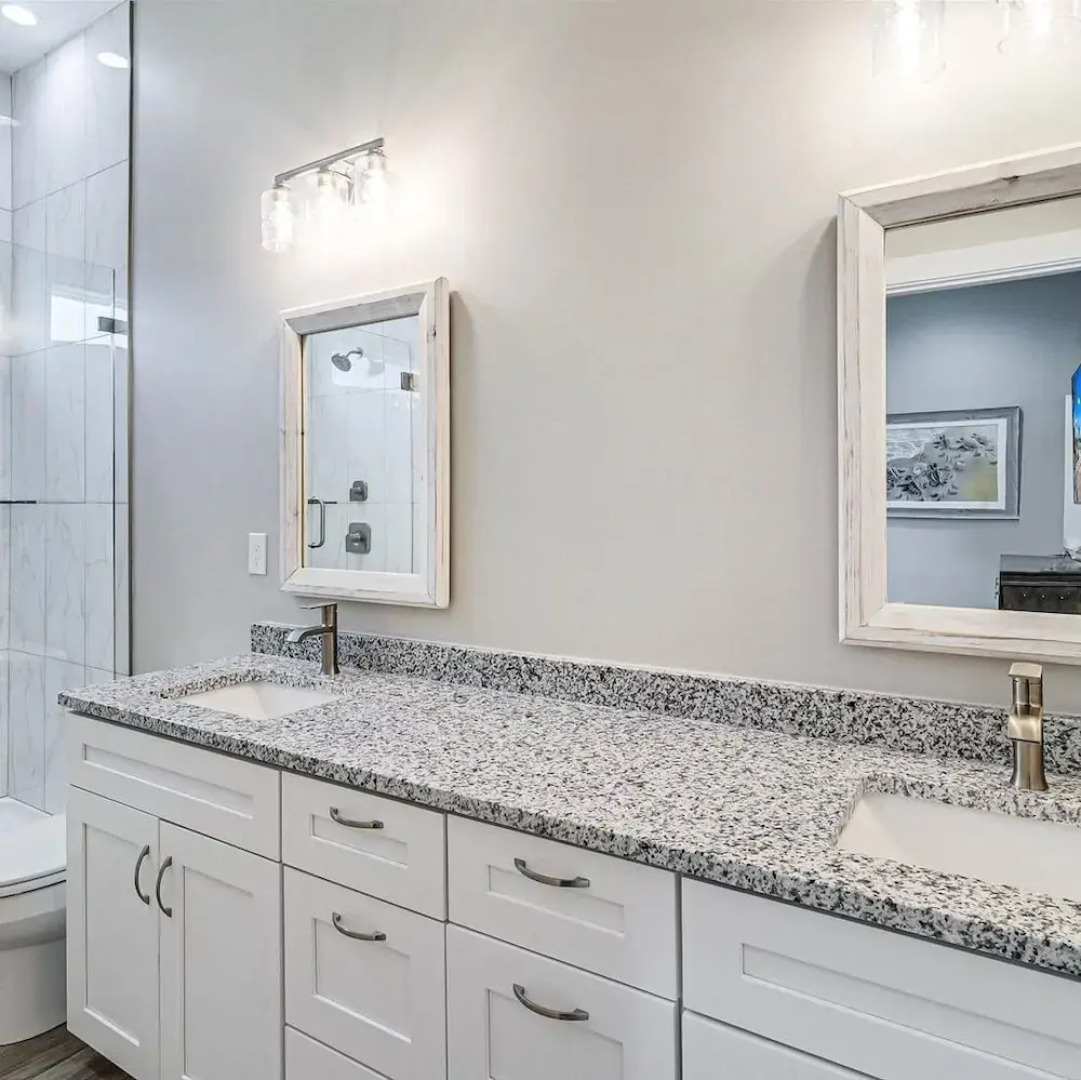 Under The Sea Sp107 4 Bedroom Home by RedAwning