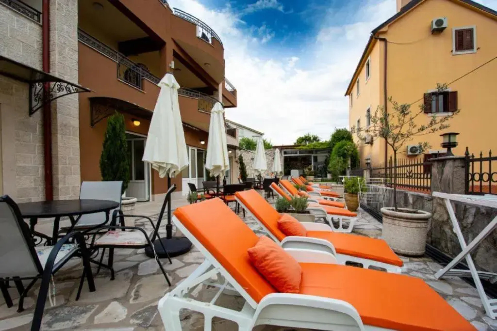 Cozy Studio with Shared Pool in Prčanj Montenegro