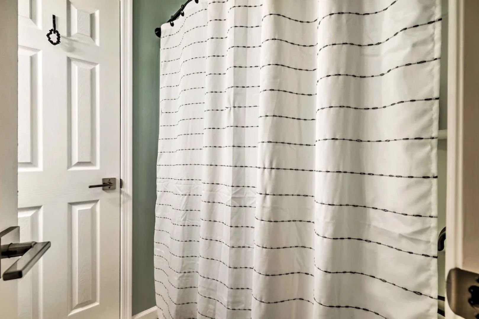 Hot Tub, Fire Pit & Barrel Sauna: Poconos Abode