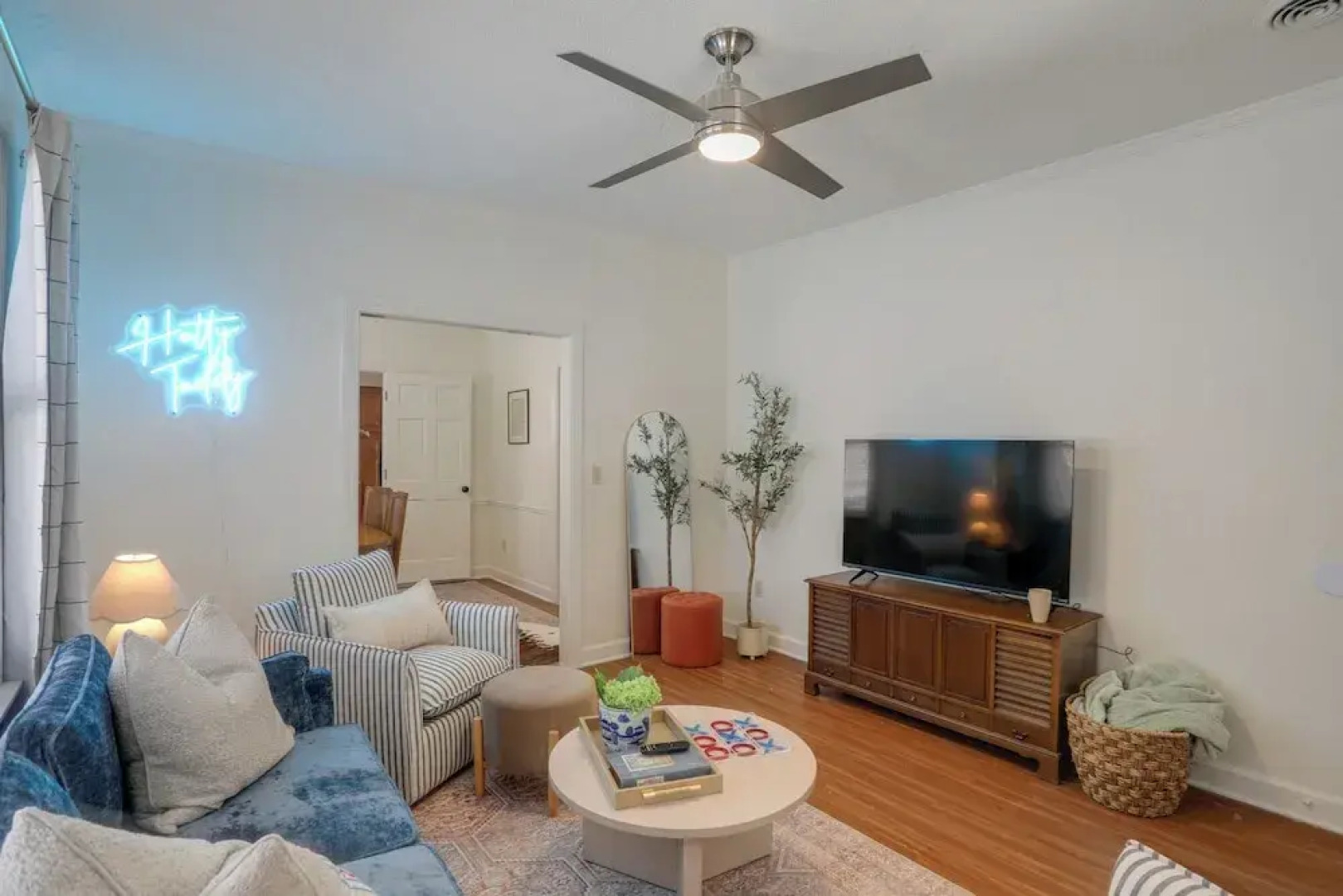 Walk to Oxford Square & Ole Miss: Central Home!