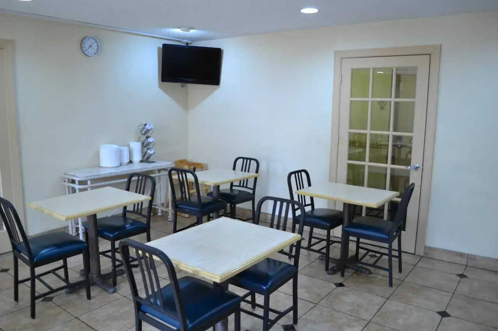 Red Carpet Inn - Newark Airport